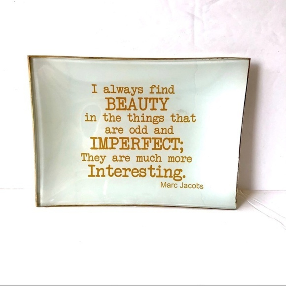 MARC JACOBS quote plate
